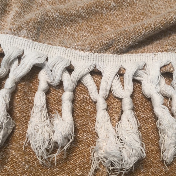 Cream long sleeve top with crocheted top and fringe detail at the bottom - Picture 4 of 4